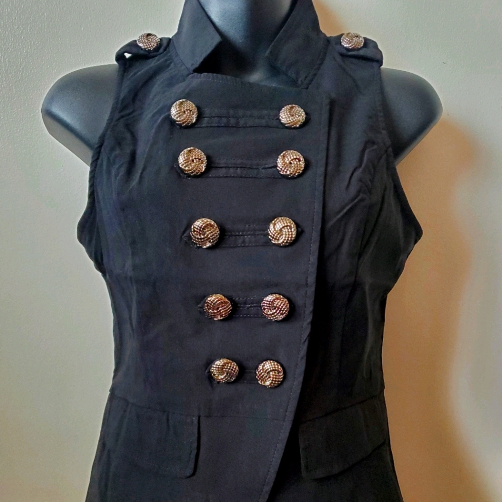 Lydia button vest top size M